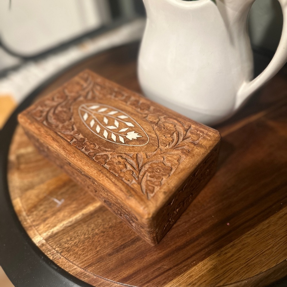 Vintage Handcrafted Wooden Box with Intricate Design - Picture 1 of 7